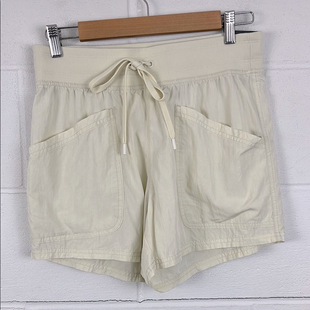 Calia women’s journey collection midrise pintuck 4” short sage dune NWT size S